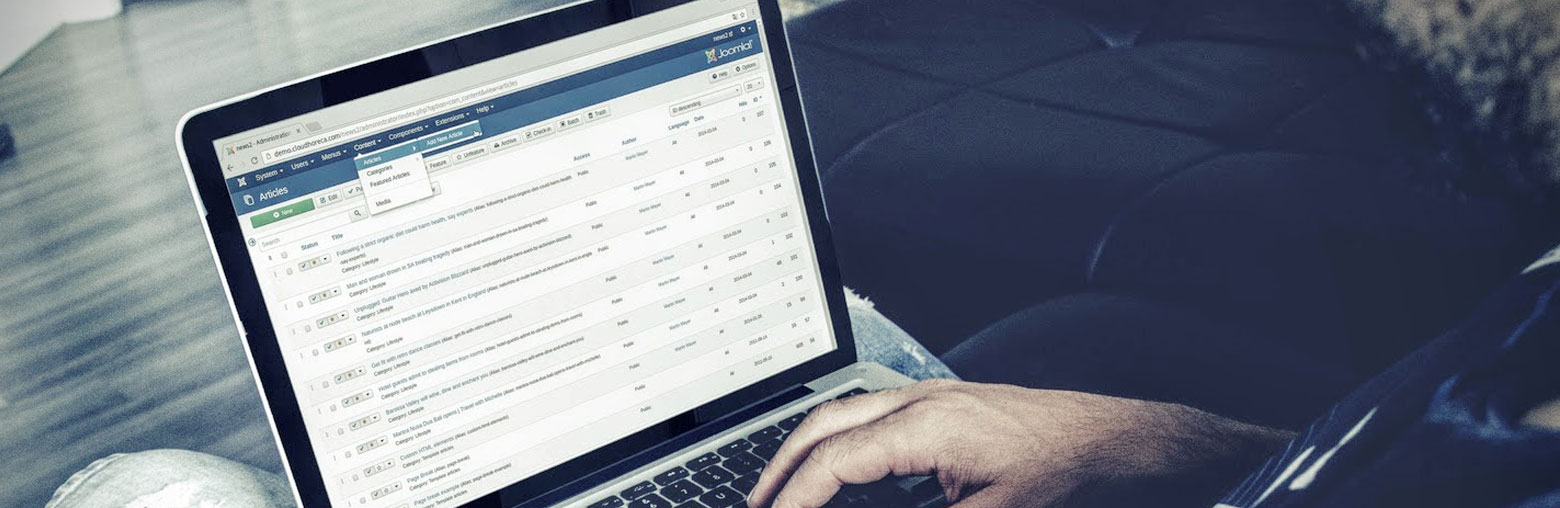 Joomla CMS adminisztrációs felület laptop képernyőn