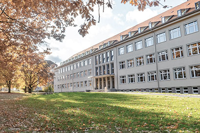 Intézményi épület